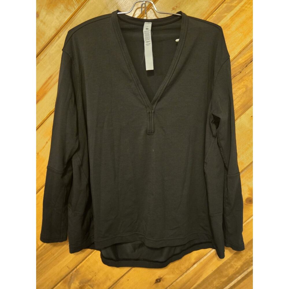 Lululemon Womans Back in Action long sleeve Shirt V-neck Size 8 Activewear